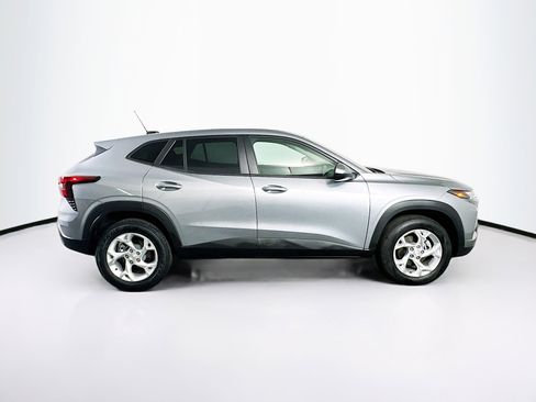 Used 2025 Chevrolet Trax LS w/ LS Convenience Package image 10