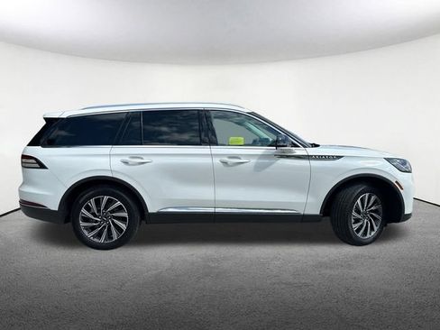 Used 2025 Lincoln Aviator AWD image 15