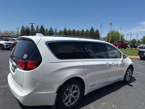 Used 2018 Chrysler Pacifica Limited FWD image 6