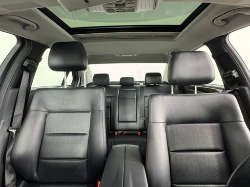 Used 2010 Mercedes-Benz E 350 Sedan image 17