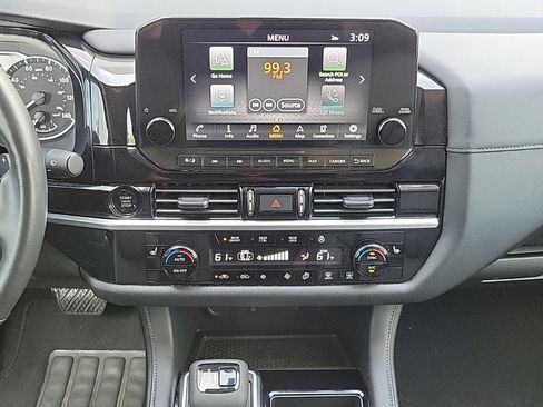 Used 2025 Nissan Pathfinder SL AWD/4WD image 25