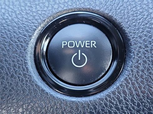 Used 2025 Toyota Camry SE image 12