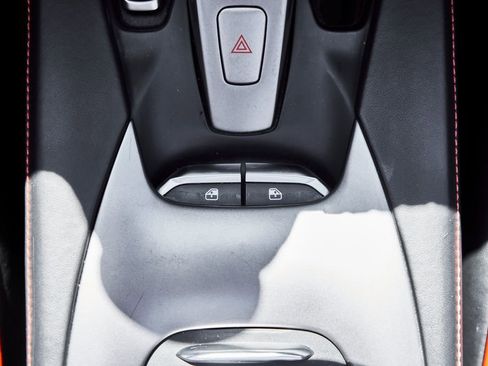 Used 2020 Ferrari Portofino RWD image 64