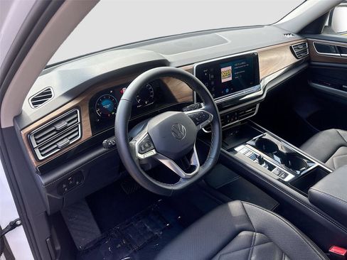 Used 2025 Volkswagen Atlas SE FWD image 9