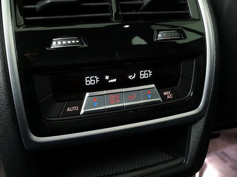 Used 2022 BMW X5 xDrive40i w/ Parking Assistance Package image 38