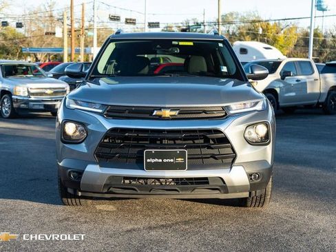 Used 2023 Chevrolet TrailBlazer LT w/ Convenience Package image 2