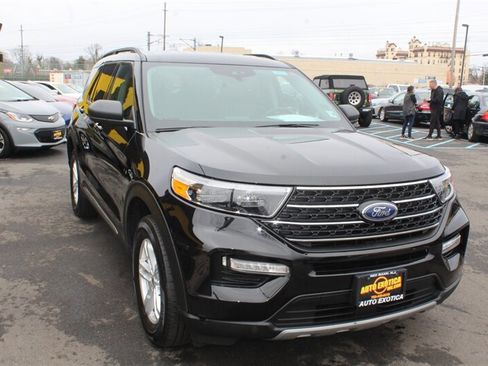 Used 2023 Ford Explorer XLT w/ Equipment Group 202A AWD/4WD image 4