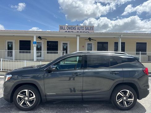 Used 2019 GMC Terrain SLT w/ Preferred Package image 2