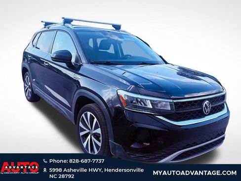 Used 2022 Volkswagen Taos SE FWD image 1