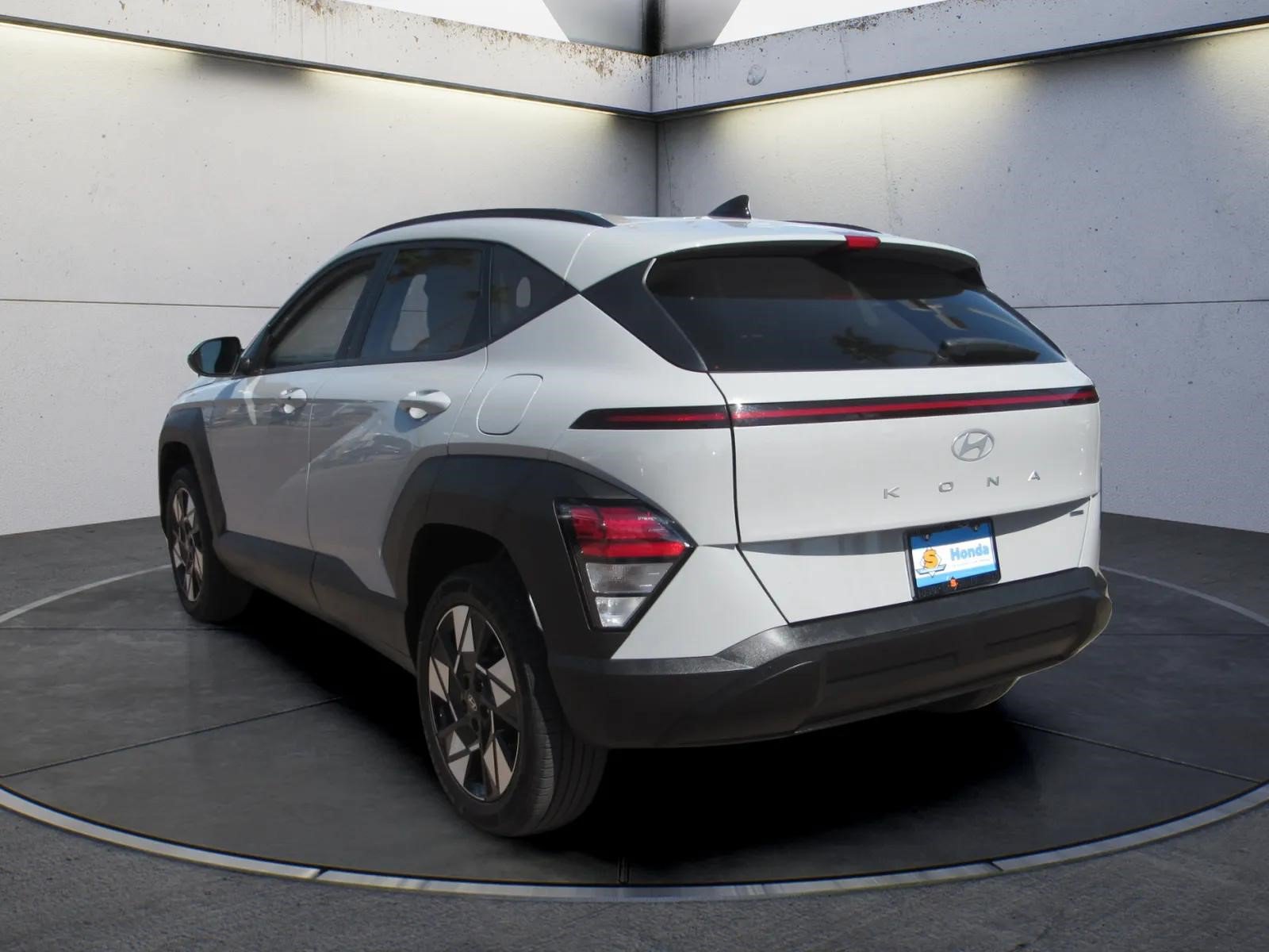 Used 2025 Hyundai Kona SEL AWD/4WD image 6
