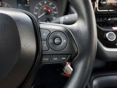 Certified 2025 Toyota Corolla LE image 21