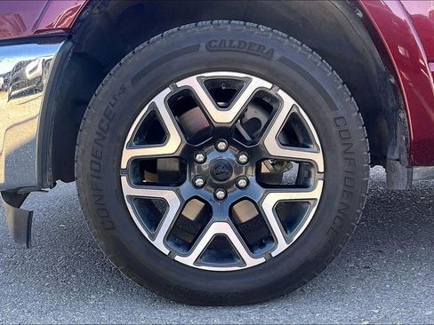 Used 2025 RAM 1500 Laramie AWD/4WD image 9