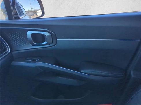 Used 2024 Kia Sorento S image 21