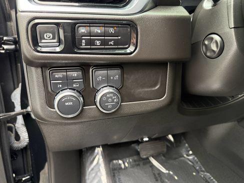Used 2025 GMC Yukon Denali AWD/4WD image 37