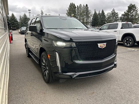Used 2023 Cadillac Escalade Sport image 3