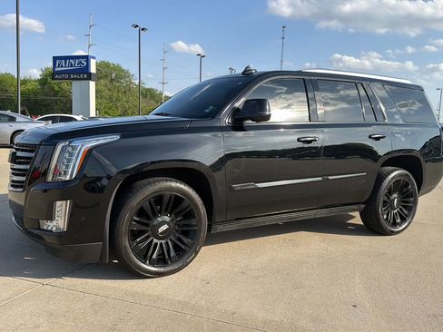 Used 2017 Cadillac Escalade Platinum AWD/4WD image 5