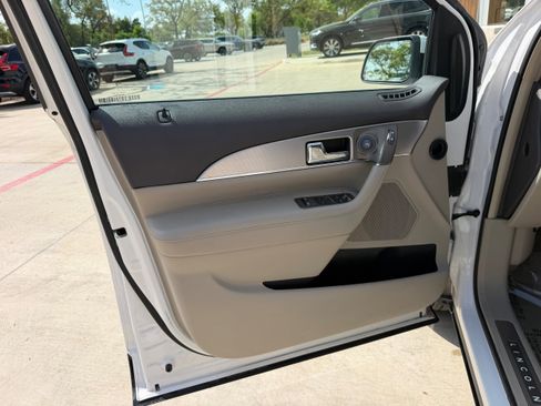 Used 2014 Lincoln MKX FWD w/ Equipment Group 101A image 22