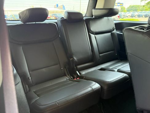 Certified 2025 Ford Expedition Active AWD/4WD image 8