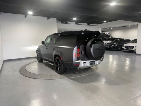Used 2023 Land Rover Defender 130 SE AWD/4WD image 12