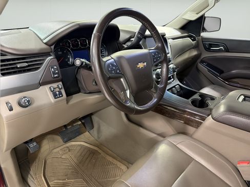Used 2019 Chevrolet Tahoe LT w/ Luxury Package RWD image 14