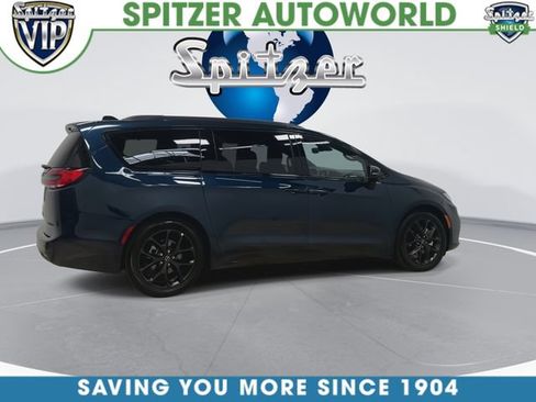 Used 2025 Chrysler Pacifica Limited FWD image 10