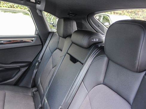 Used 2023 Porsche Macan AWD/4WD image 17
