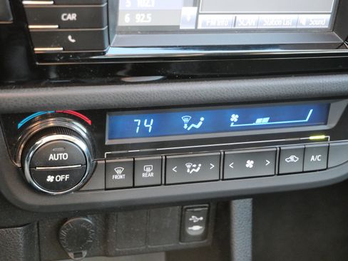 Used 2014 Toyota Corolla S image 24