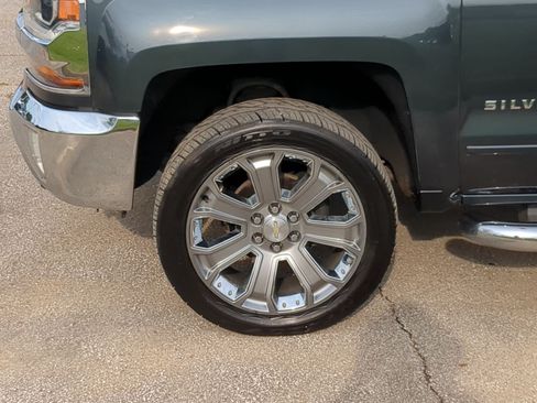 Used 2018 Chevrolet Silverado 1500 LT w/ LT Eassist Package AWD/4WD image 10