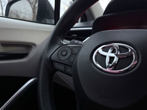 Used 2022 Toyota Corolla Cross L image 17