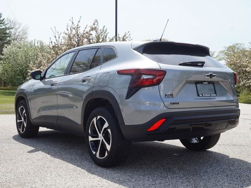 Used 2024 Chevrolet Trax RS FWD image 7