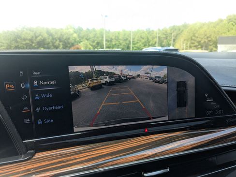 Used 2021 Cadillac Escalade Premium Luxury AWD/4WD image 17