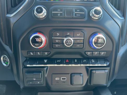 Used 2022 GMC Sierra 2500 AT4 image 23