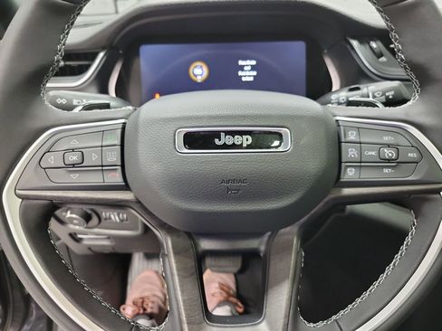 New 2025 Jeep Grand Cherokee Limited image 12