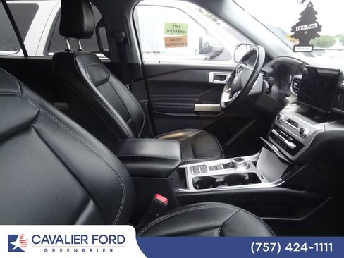 Used 2021 Ford Explorer XLT w/ Equipment Group 202A RWD image 9
