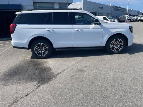 Certified 2025 Ford Expedition Active AWD/4WD image 2