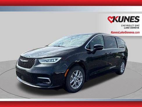 Used 2023 Chrysler Pacifica Touring-L FWD image 9