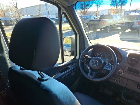 Used 2024 Mercedes-Benz Sprinter 2500 image 15