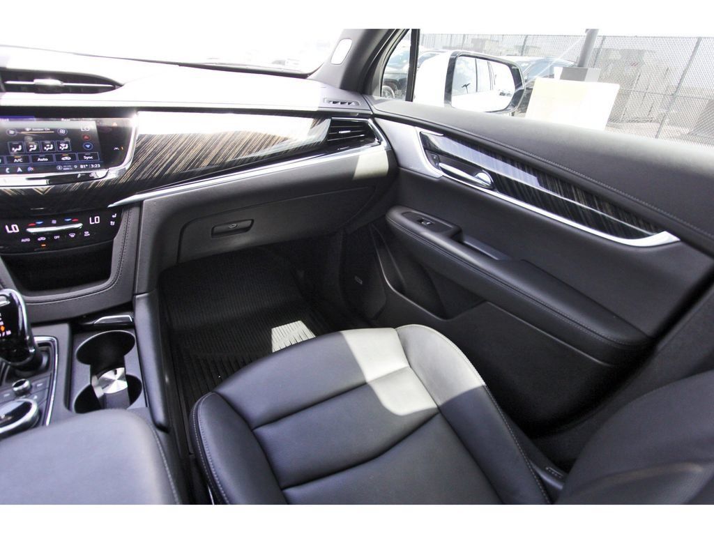 Certified 2023 Cadillac XT6 Premium Luxury w/ Technology Package FWD image 10
