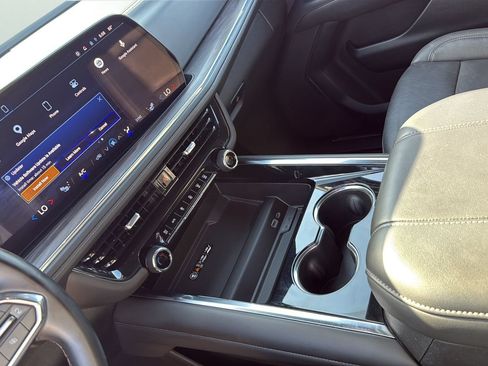 Used 2025 Chevrolet Tahoe LT RWD image 18