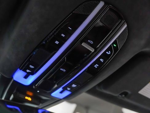 Used 2020 Porsche Cayenne Turbo w/ Assistance Package image 28