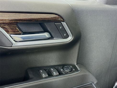 Used 2025 GMC Sierra 1500 SLE image 12