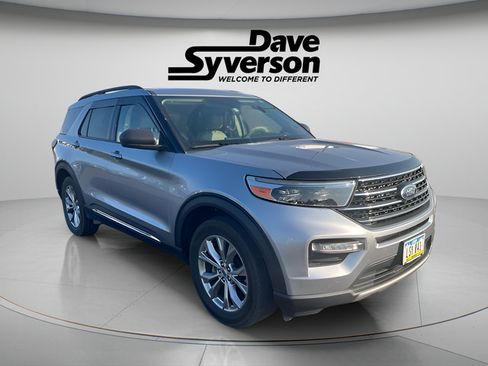 Used 2023 Ford Explorer XLT w/ Equipment Group 202A AWD/4WD image 3