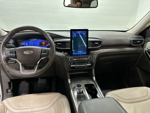 Used 2020 Ford Explorer Platinum w/ Premium Technology Package image 29