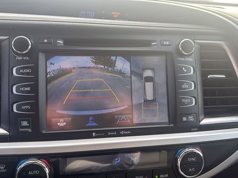 Used 2019 Toyota Highlander Limited Platinum image 8