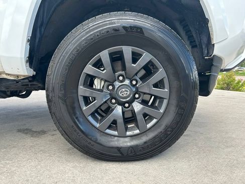 Used 2023 Toyota Tacoma SR5 w/ Technology Package AWD/4WD image 31