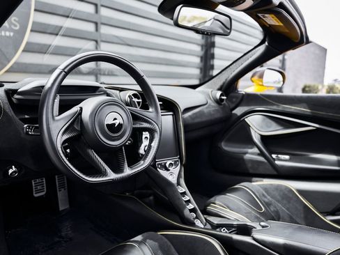 Used 2021 McLaren 720S Luxury RWD image 2