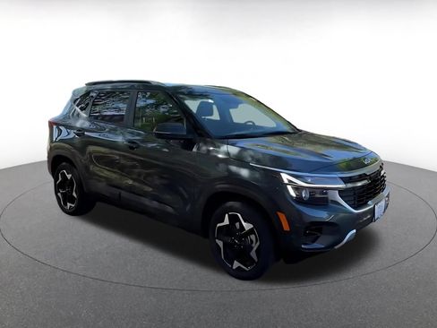 Used 2025 Kia Seltos S FWD image 2