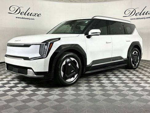 Used 2024 Kia EV9 Land AWD/4WD image 3
