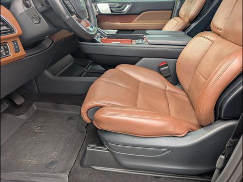 Used 2024 Lincoln Navigator L Reserve AWD/4WD image 11