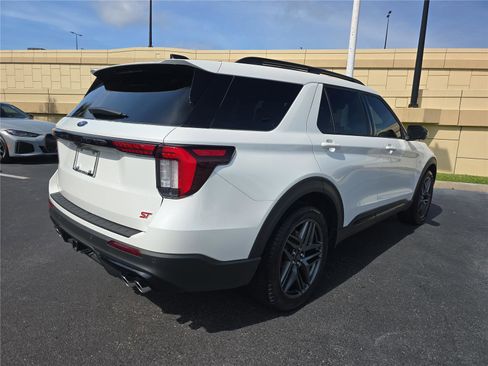 Used 2025 Ford Explorer ST RWD image 3